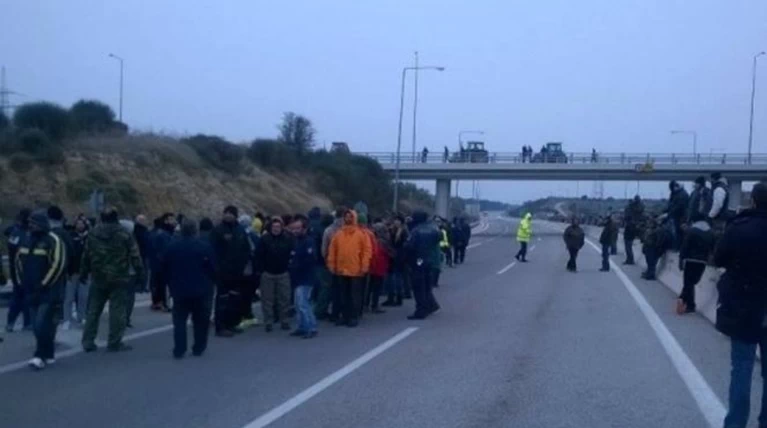 Κλείνουν την Εγνατία οι αγρότες των Σερρών