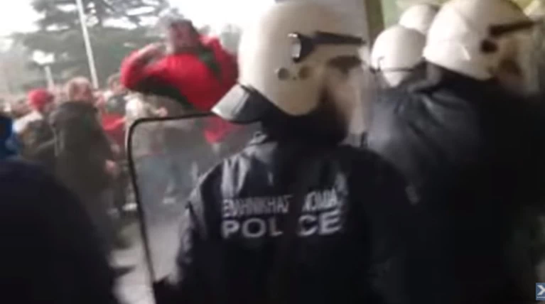 Υπό πολιορκία αγροτών ο υπουργός Βαγγέλης Αποστόλου στην Κομοτηνή