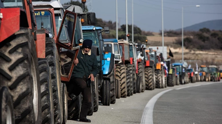 Τέμπη:Δίωρους αποκλεισμούς στις εθνικές & παναγροτικό συλλαλητήριο