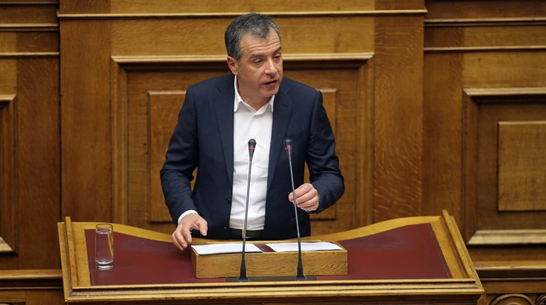 Καταργείστε τις στρατιές των συμβούλων και το ψηφίζουμε