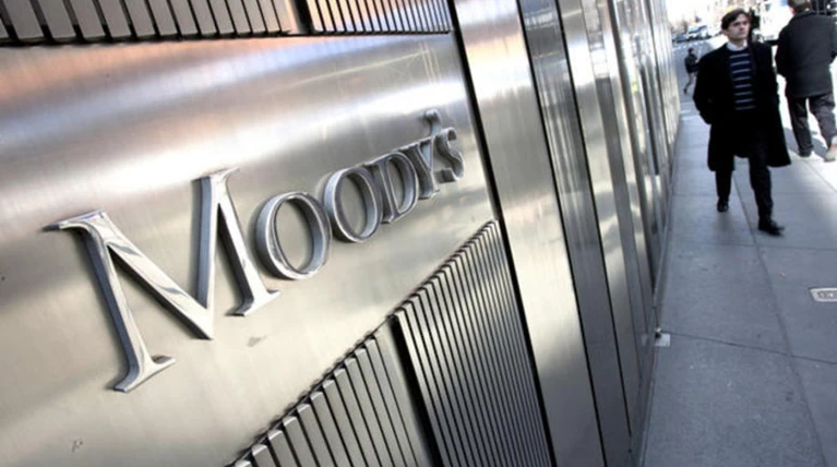 Προειδοποίηση Moody's: Παραμένει υψηλό το πολιτικό ρίσκο στην Ελλάδα