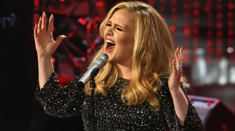 Η Adele απαγορεύει στον Τραμπ να «παίζει» τα τραγούδια της