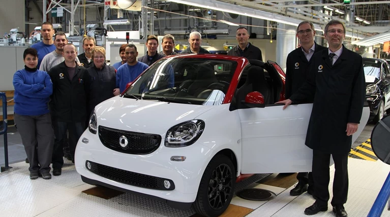 Σχεδιάζετε το φετινό καλοκαίρι; Ερχεται το Smart cabrio!