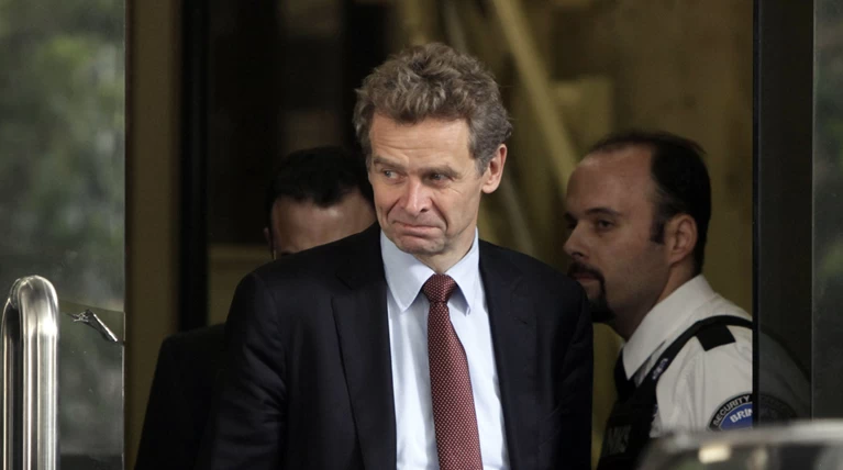 Σοκ και δέος: Μαχαίρι στις συντάξεις και μέτρα 9,5 δισ.