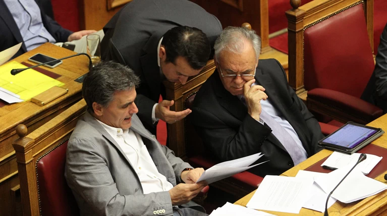 Σύσκεψη στο ΥΠΟΙΚ για τα έσοδα από κανάλια & ΟΠΑΠ