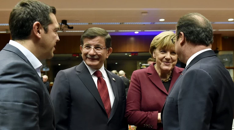 Στις Βρυξέλλες με παγίδες για προσφυγικό και αξιολόγηση