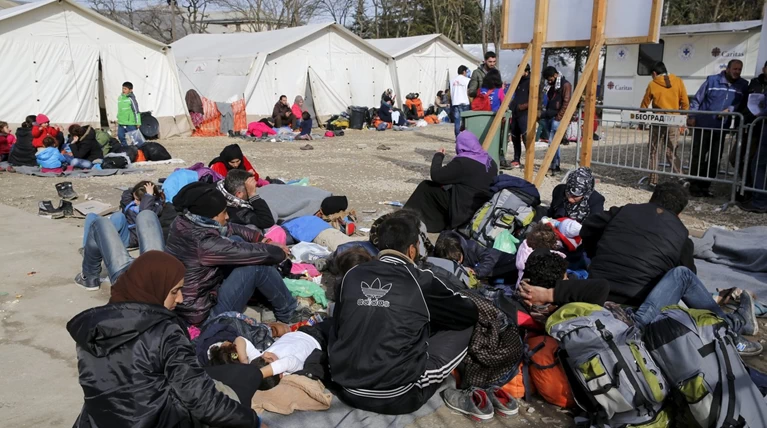 Les Echos: «Aπέραντος λάκκος» προσφύγων η Ελλάδα