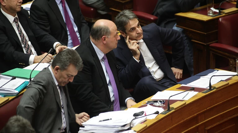 Σε τεντωμένο σχοινί οι ισορροπίες του Κυριάκου