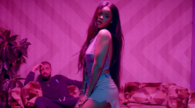 Η Rihanna τα πέταξε όλα στο νέο της videoclip και τρέλανε το Διαδίκτυο