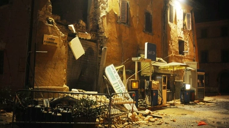 Νύχτα τρόμου στην Ιταλία με αλλεπάλληλους σεισμούς