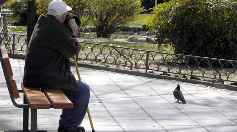 Νέο ψαλίδι στις επικουρικές συντάξεις για χιλιάδες δικαιούχους