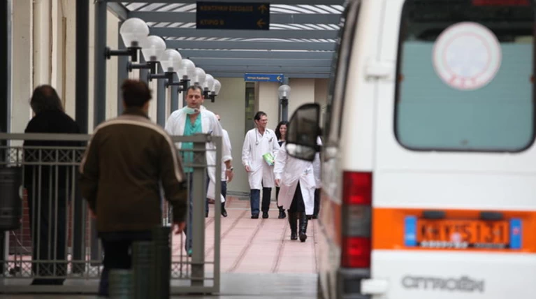 Τετράωρη στάση εργασίας των νοσοκομειακών γιατρών