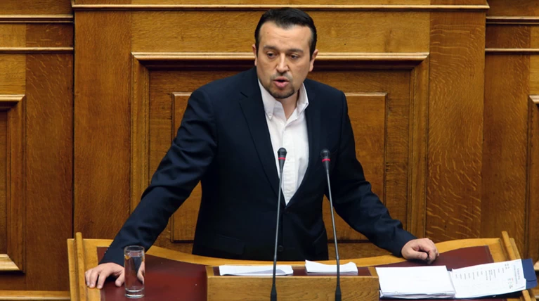 Live: Σε «πολεμικό κλίμα» η συζήτηση στη Βουλή για τις τηλεοπτικές άδειες