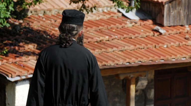 Στη φυλακή δύο ιερείς για απάτη εκατοντάδων χιλιάδων ευρώ