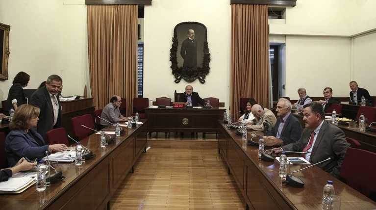 Αναβάλλεται η διάσκεψη των προέδρων στη Βουλή για το ΕΣΡ