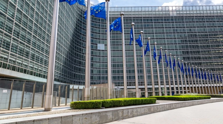 Ποιον κίνδυνο βλέπει η Κομισιόν για το πλεόνασμα του 2017