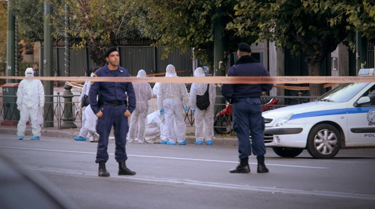 Επίθεση με χειροβομβίδα στη γαλλική πρεσβεία-τραυματίστηκε αστυνομικός