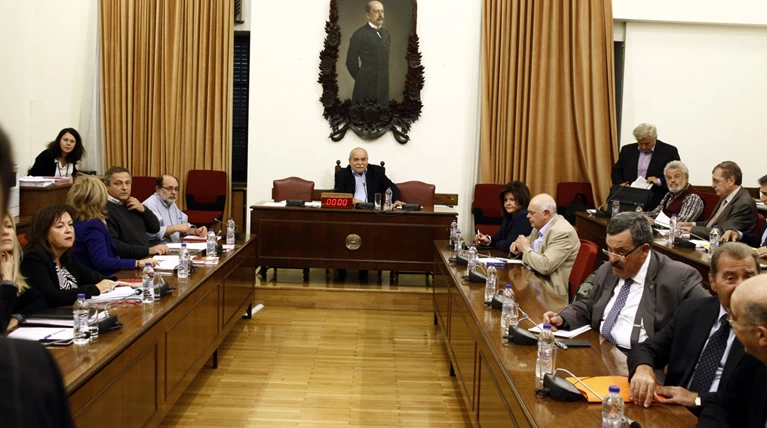 Λευκός καπνός για το ΕΣΡ: Ποια πρόσωπα θα το συγκροτήσουν