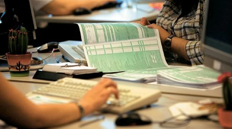 Eπιστροφή φόρου μέσω «συμψηφισμών» ξεκινούν άμεσα οι εφορίες
