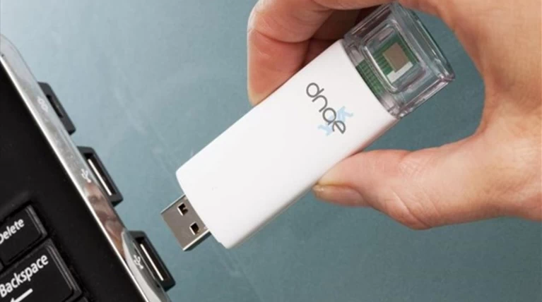 Τεστ για HIV σε USB stick δίνει αποτελέσματα σε 30 λεπτά