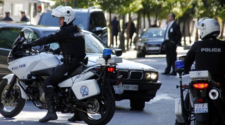 Δύο νεαροί στην Άρτα χτύπησαν ηλικιωμένο και τον λήστεψαν