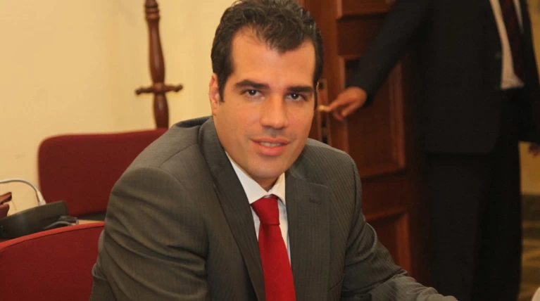 Δεν έχει ξεφύγει τον κίνδυνο για την ζωή του ο Θάνος Πλεύρης