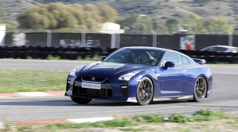 Σεισμός στην πίστα των Μεγάρων! Το Nissan GT-R του 2017 κάνει "ζημιές"