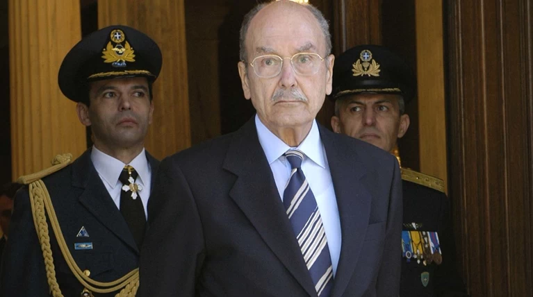 Στο νοσοκομείο σε σοβαρή κατάσταση ο Κωστής Στεφανόπουλος