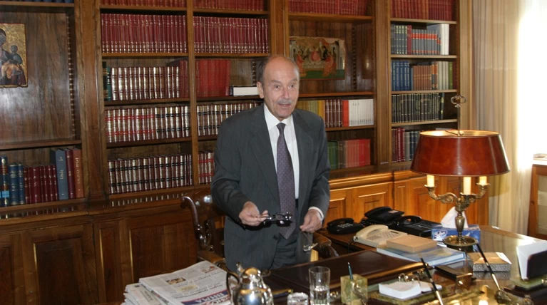 H ανακοίνωση του «Ερρίκος Ντυνάν» για τον Κωστή Στεφανόπουλο