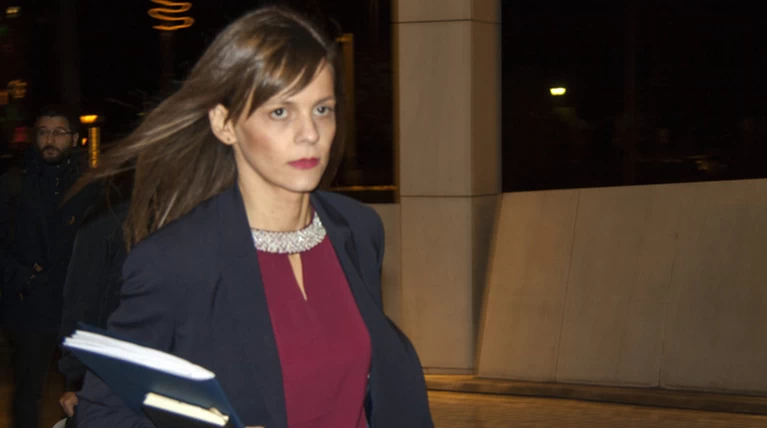 Παράθυρο για τις ομαδικές απολύσεις ανοίγει η Αχτσιόγλου