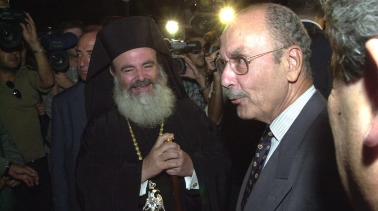 Το ηχηρό «όχι» Στεφανόπουλου στο αίτημα Χριστόδουλου για δημοψήφισμα
