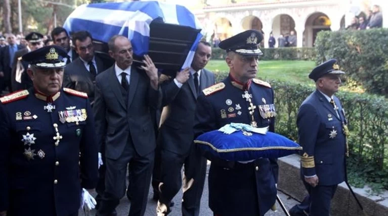 Κηδεία Στεφανόπουλου: Ο αντιστράτηγος που τιμήθηκε και τίμησε τον πρόεδρο
