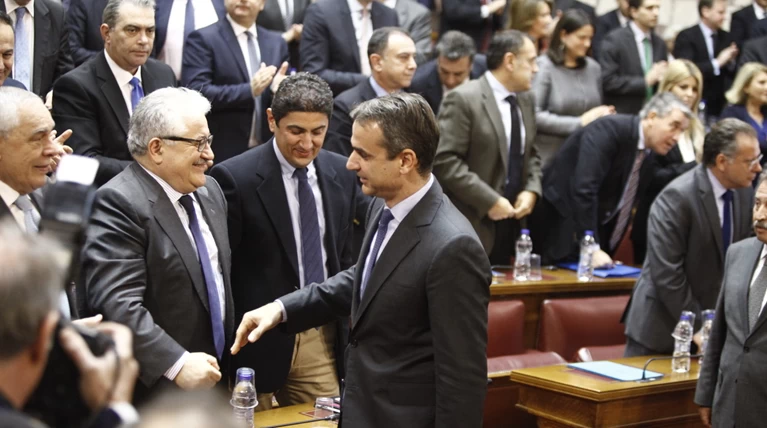 Στη ΝΔ δεν αποκλείουν ο Τσίπρας να ρίξει τη "ζαριά" των εκλογών