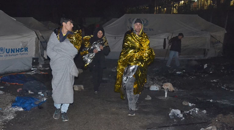 Γιαγιά και εγγονός έφτασαν από το Ιράκ στη Λέσβο για να πεθάνουν στη Μόρια