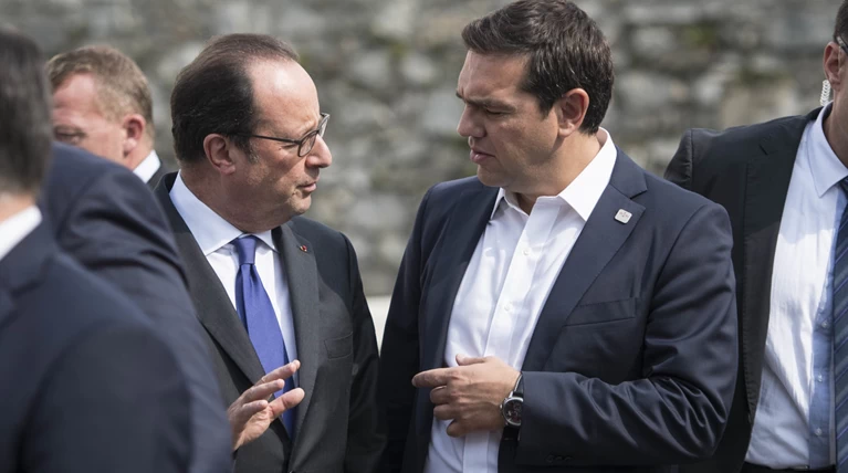 Συνάντηση Τσίπρα - Ολάντ στο Αμπού Ντάμπι πριν το Eurogroup