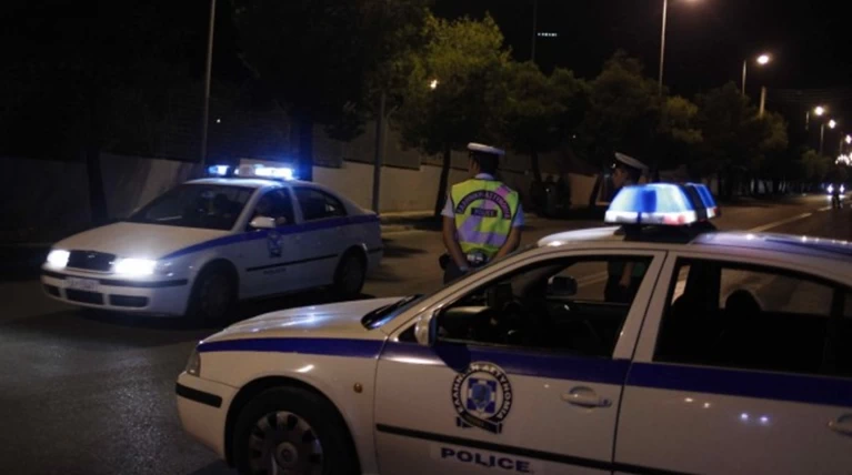 Απίστευτο: Πέταξε γυναίκα από αυτοκίνητο εν κινήσει στην Πάτρα