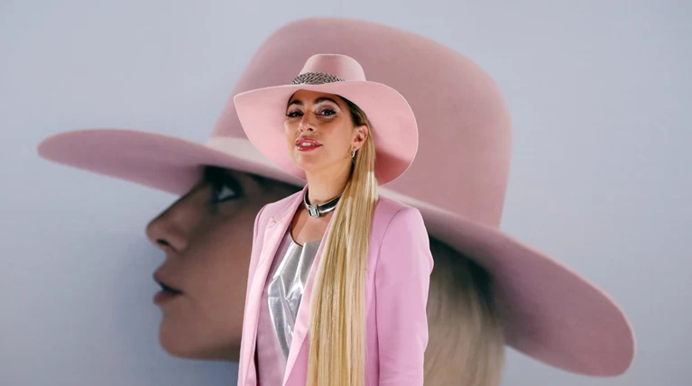 Lady Gaga: Ο έρωτας και οι σχέσεις της ζωής της