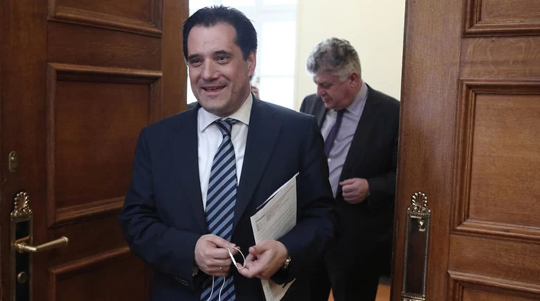 Άδωνις τρολάρει Τσίπρα: Πρόεδρε, πάρε μαζί στην Κούβα και τον ...Αρτεμίου