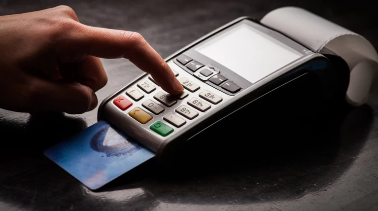 Τα νέα κόλπα της φοροδιαφυγής και με POS και χωρίς αποδείξεις