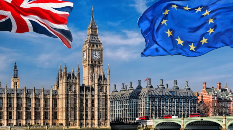 Ετοιμάζουν σκληρό Brexit και εναλλακτικό οικονομικό μοντέλο