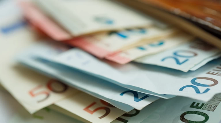 Προσοχή:Σαρώνουν τα πλαστά χαρτονομίσματα 20 & 50 €, πως αναγνωρίζονται