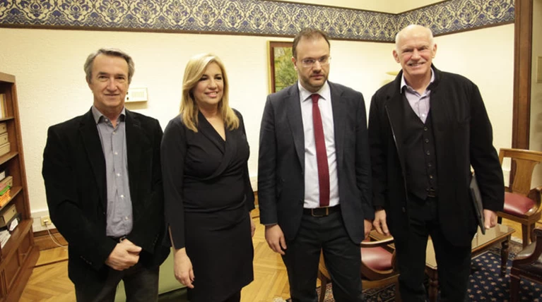 «Το δύσκολο παιχνίδι των ισορροπιών και το στοίχημα της Φώφης»