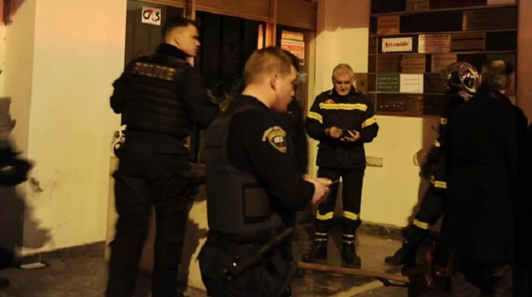 Επιχείρησαν να κάψουν την καφετέρια και τους αστυνομικούς