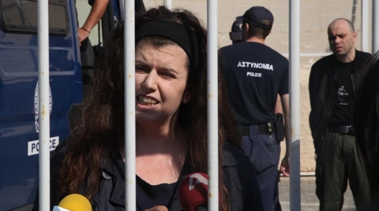 Ζητούν να παρευρεθούν στη δίκη για την επιμέλεια του γιου τους