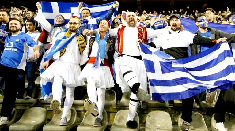 Πανηγύρισαν με την ψυχή τους! Η ελληνική κερκίδα στο Βέλγιο