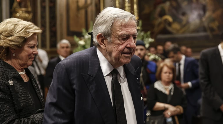 Στην Μητρόπολη και ο τέως βασιλιάς Κωνσταντίνος (ΦΩΤΟ - ΒΙΝΤΕΟ)