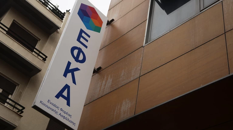«Βουλιάζει» ο ΕΦΚΑ: Σχέδιο για νέα ρύθμιση με 120 δόσεις