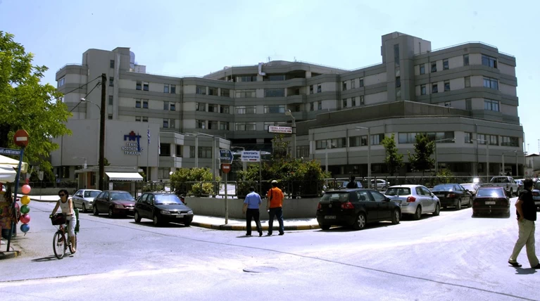 Αυτοκίνητο παρέσυρε και τραυμάτισε αστυνομικό με ποδήλατο