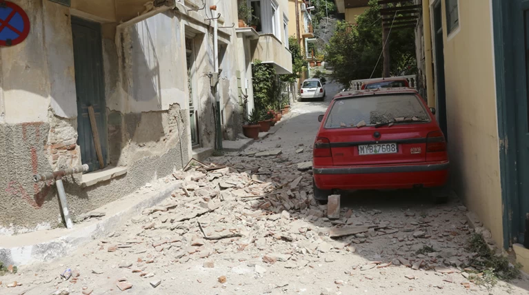 150 σπίτια κρίθηκαν ακατοίκητα στα Βρισά της Λέσβου,350 οι άστεγοι