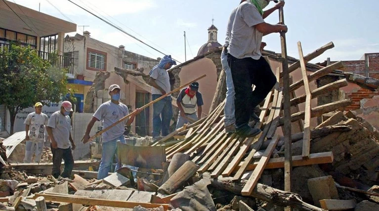 Σεισμός 7 Ρίχτερ συγκλόνισε το Μεξικό